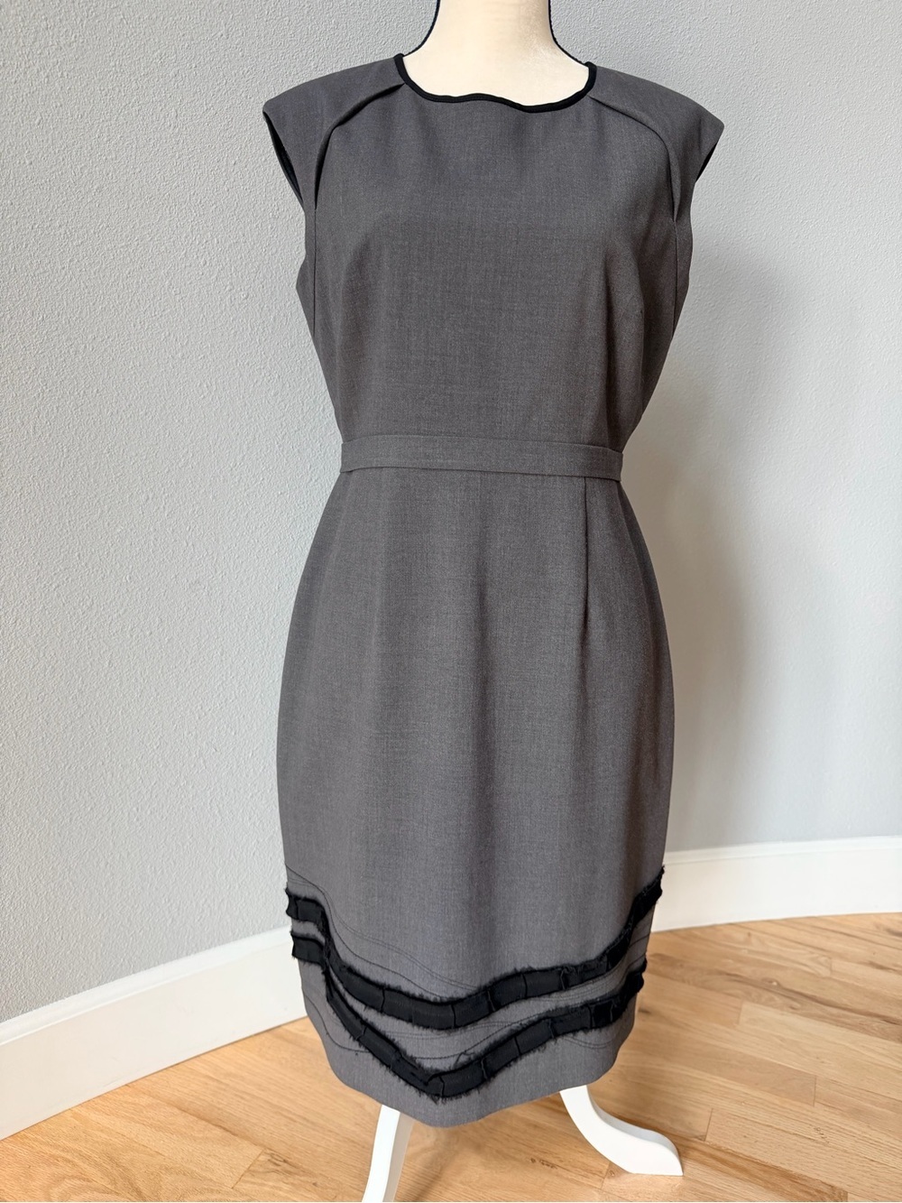 T Tahari Gray Sheath Dress Black Mesh Fringe Hem Career Cocktail Size 10